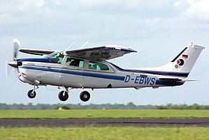 Picture of Cessna 210